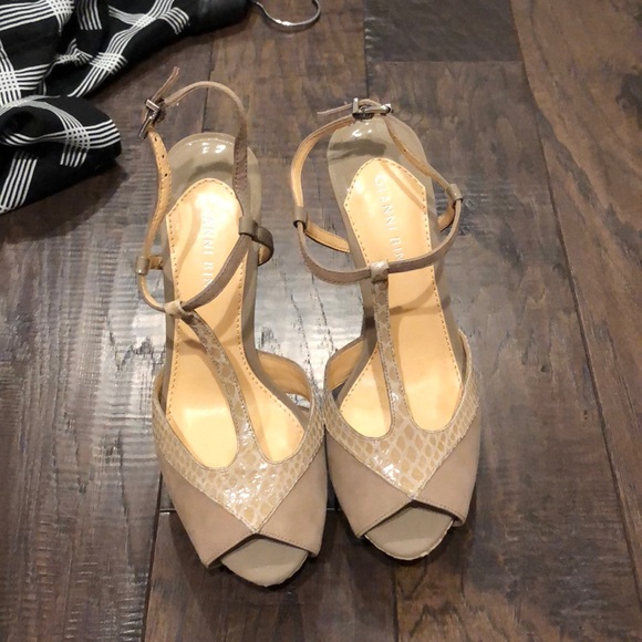 Gianni Bini Tan Heels - Picture 1 of 5